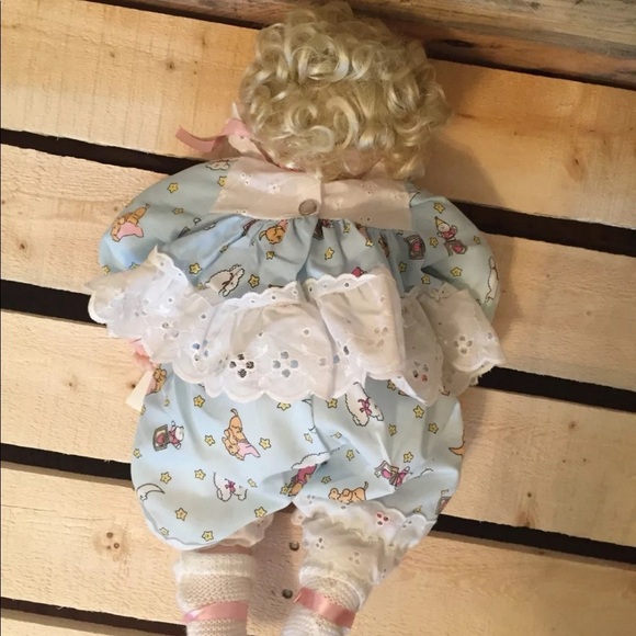 Porcelain Doll Easter 1993 World Gallery Dolls And Collectibles”Little Lamb” - Picture 5 of 12